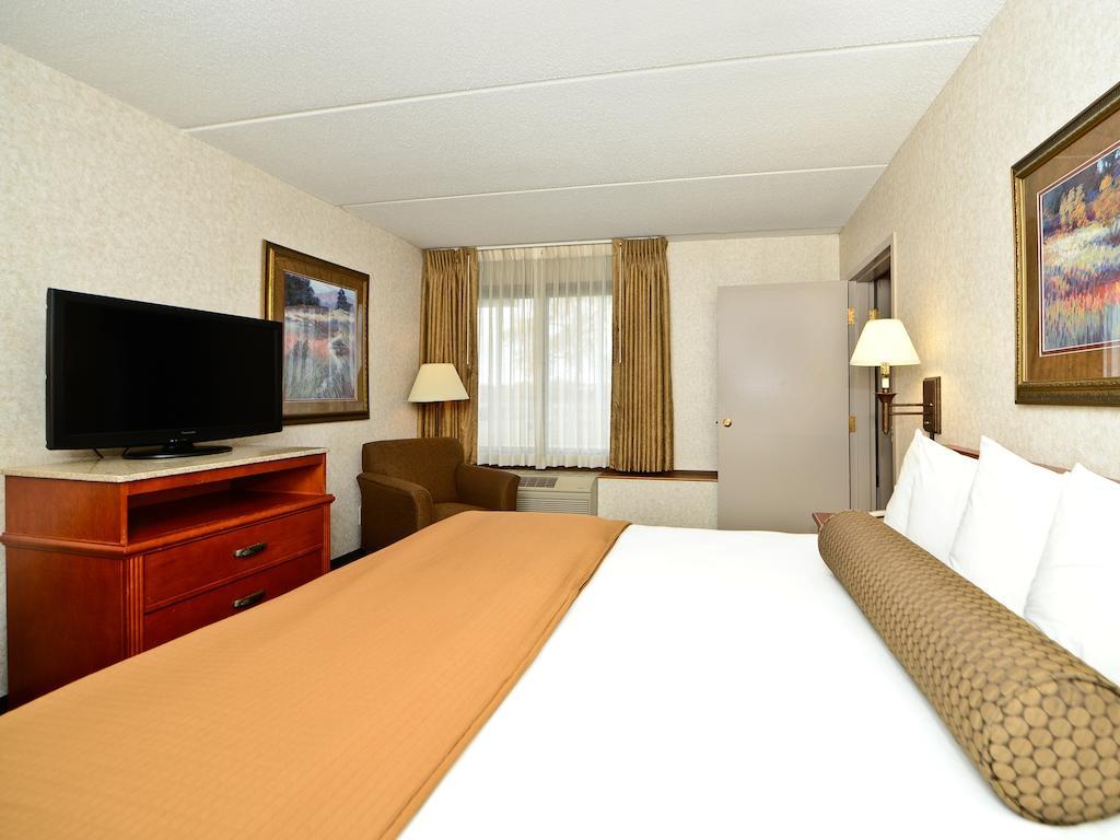 Ramada By Wyndham Plymouth Hotel & Conference Center Eksteriør billede