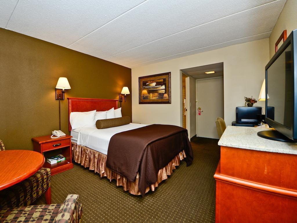 Ramada By Wyndham Plymouth Hotel & Conference Center Eksteriør billede