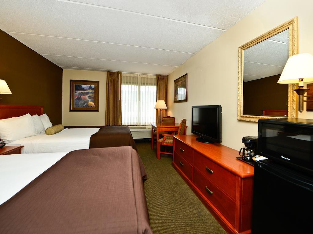 Ramada By Wyndham Plymouth Hotel & Conference Center Eksteriør billede