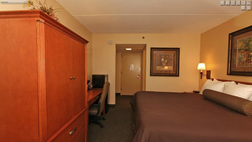Ramada By Wyndham Plymouth Hotel & Conference Center Eksteriør billede