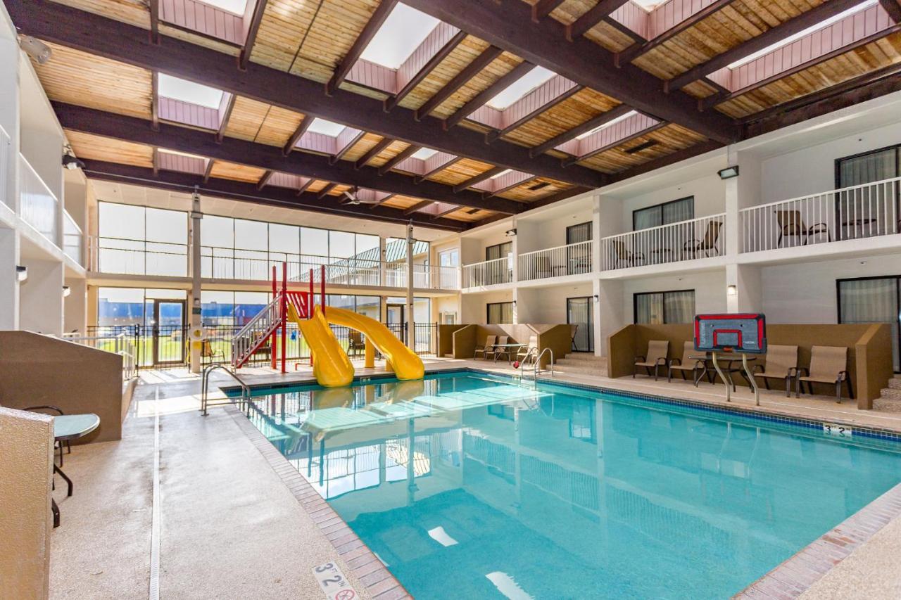 Ramada By Wyndham Plymouth Hotel & Conference Center Eksteriør billede