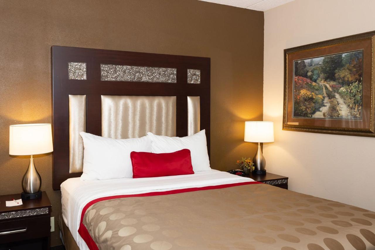 Ramada By Wyndham Plymouth Hotel & Conference Center Eksteriør billede
