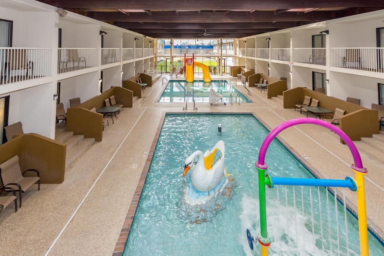 Ramada By Wyndham Plymouth Hotel & Conference Center Eksteriør billede